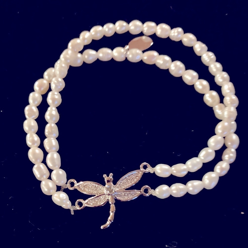 Delicate pearl stretch bracelet w/Dragonfly accent
